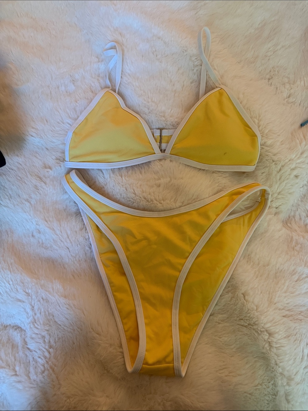 Wilo the Label Yellow Contrast-Trim Bikini Set for Women